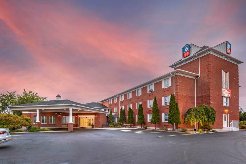 Гостиница SureStay Plus Hotel by Best Western Kincardine