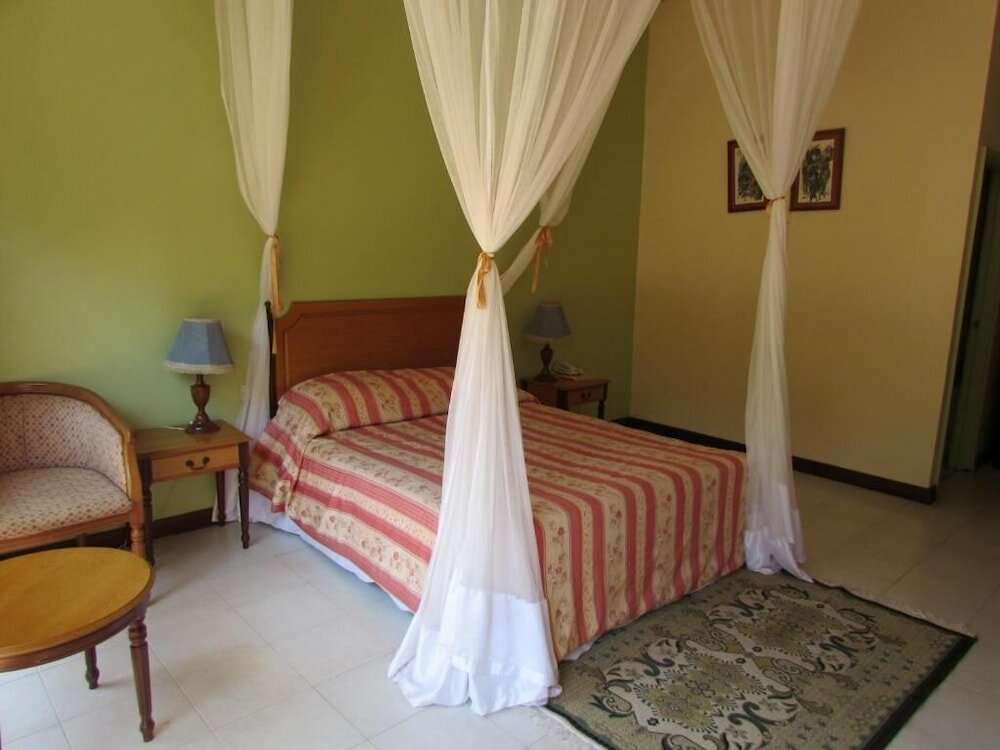 Фото The Equator Hotel