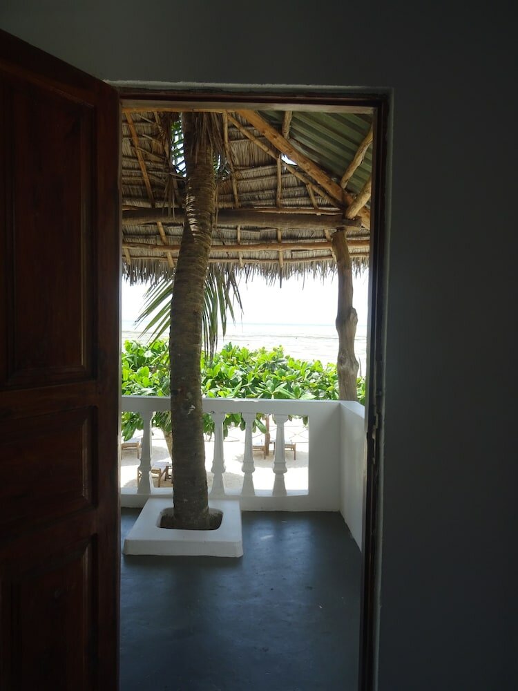 Фото Makuti Beach Bungalows