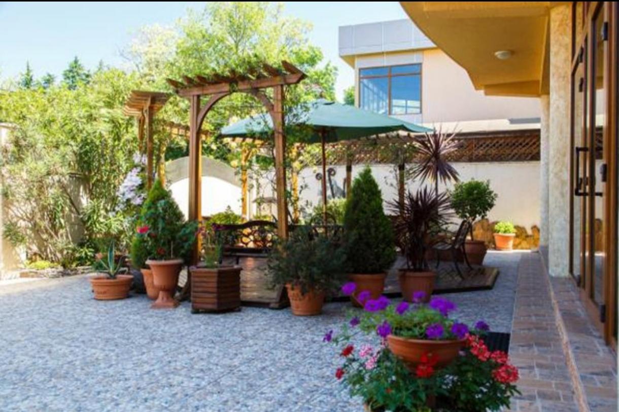 Фото отеля 2