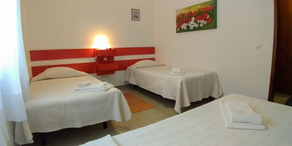 Фото E-Nove Lounge Hostel Caffe