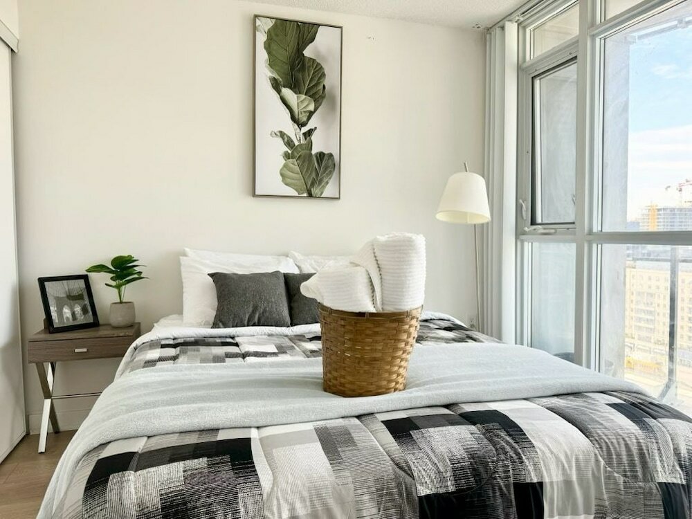 Фото Beautiful Serviced Hotel with Lake Views