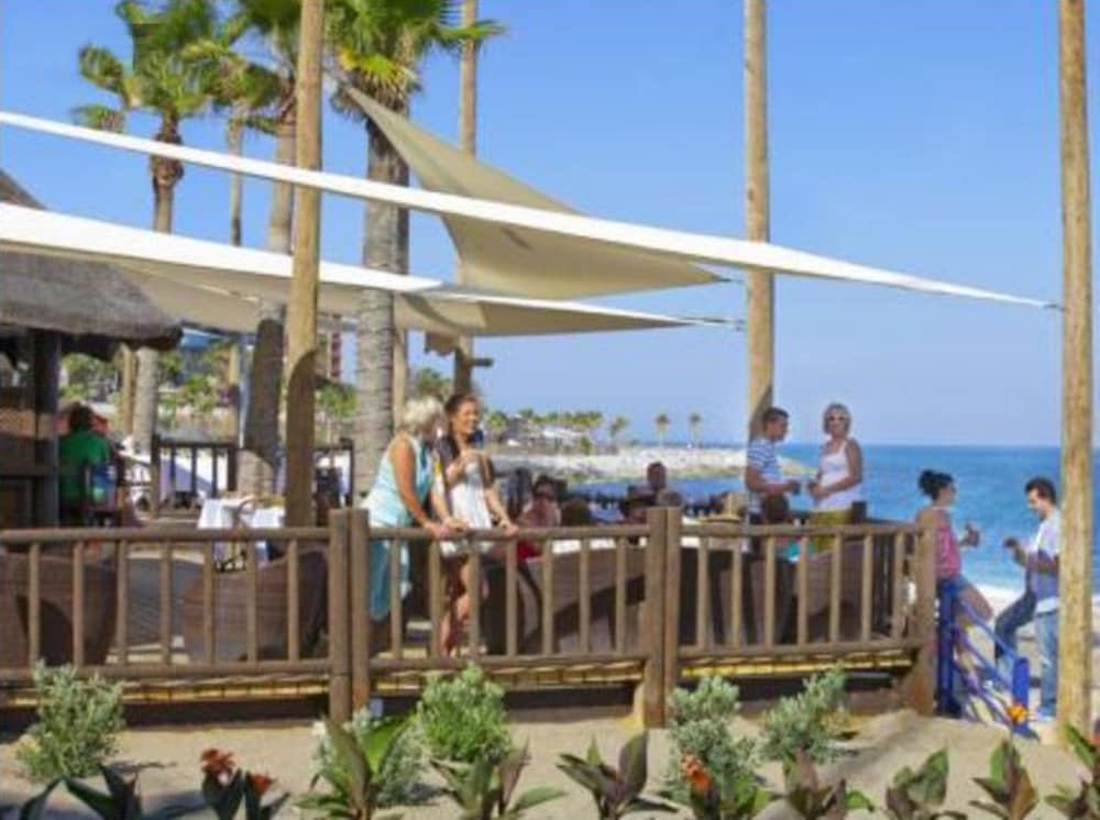 Фото Waterfront Hotel Sunset Beach Apartment