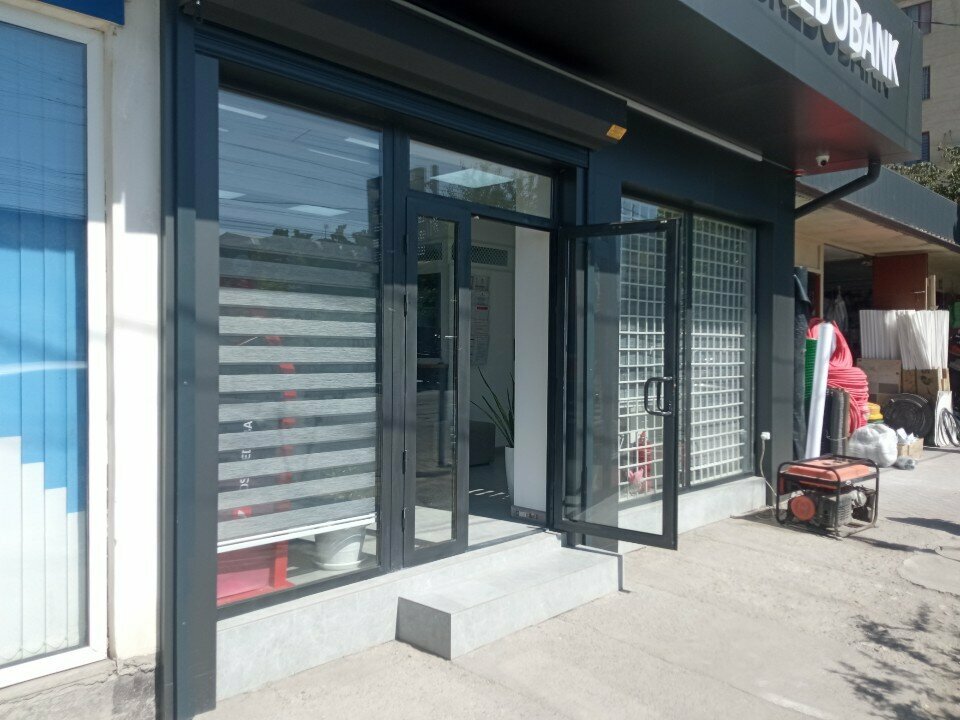 Bank Doscredobank, Osh, photo