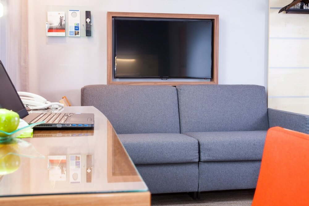 Фото Holiday Inn Express Toulouse Airport