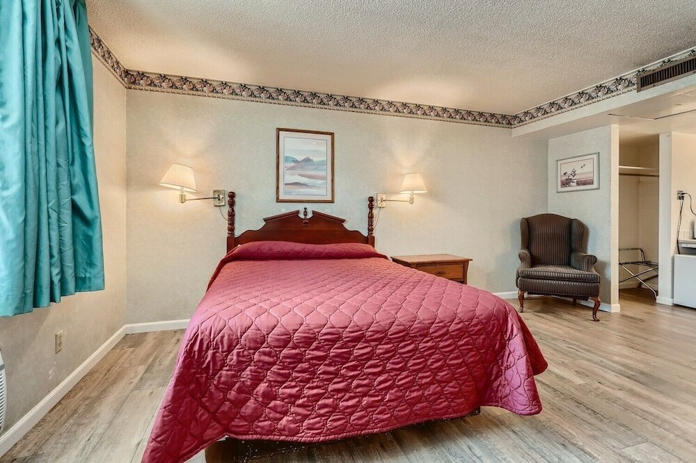 Фото Travelers Uptown Motel