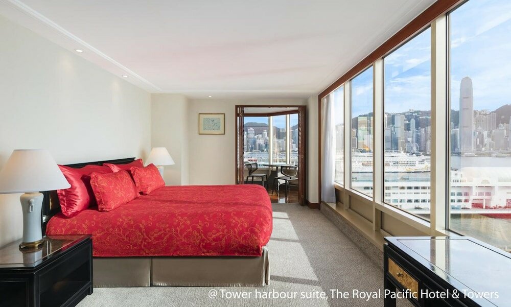 Фото The Royal Pacific Hotel and Towers