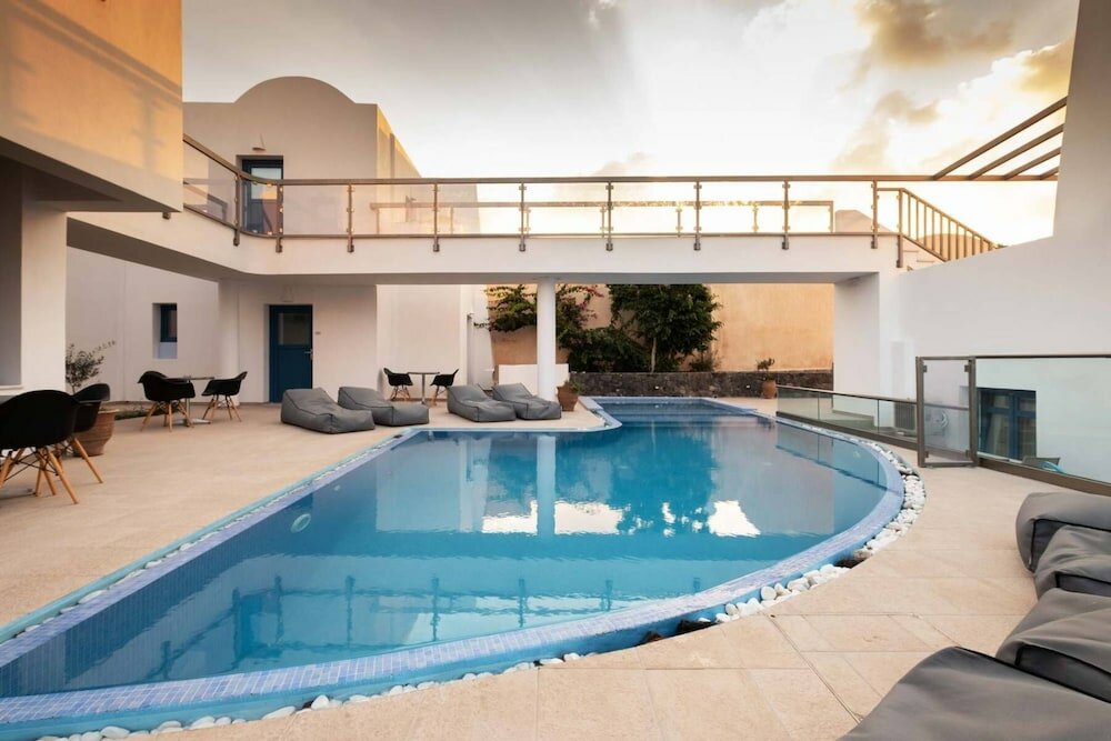 Фото Tristhenia Hotel