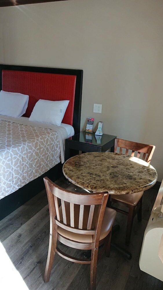 Фото Santa Ana Travel Inn