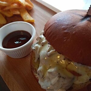 Ucler Kebap Salonu (İstanbul, Fatih, Şehremini Mah., Başvekil Cad., 52) ، مطعم