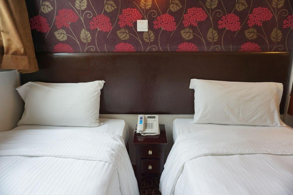 Фото Lander Hotel Prince Edward