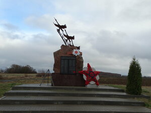 Погибшим воинам-землякам деревни Моховое (Tula Region, Kurkinskiy rayon, selskoye poseleniye Samarskoye, derevnya Mokhovoye), monument, memorial