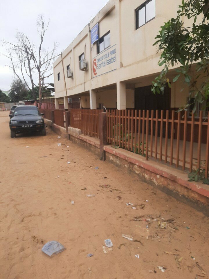 Gymnasium Santa Isabel, Loanda, photo