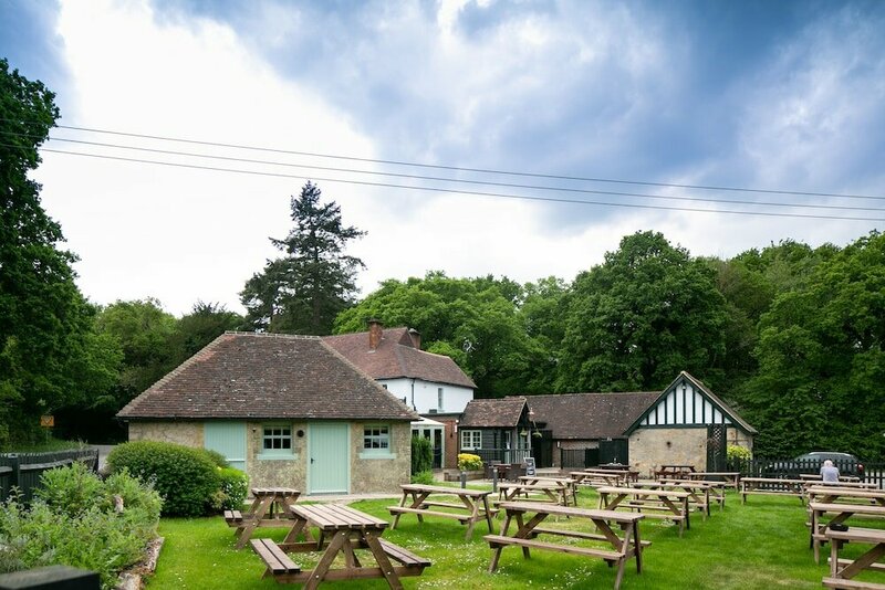 Гостиница The Cowdray Arms