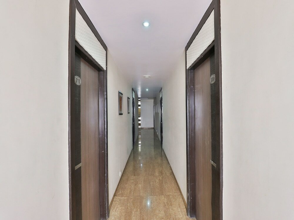 Фото Capital O 1271 Hotel Raajpath