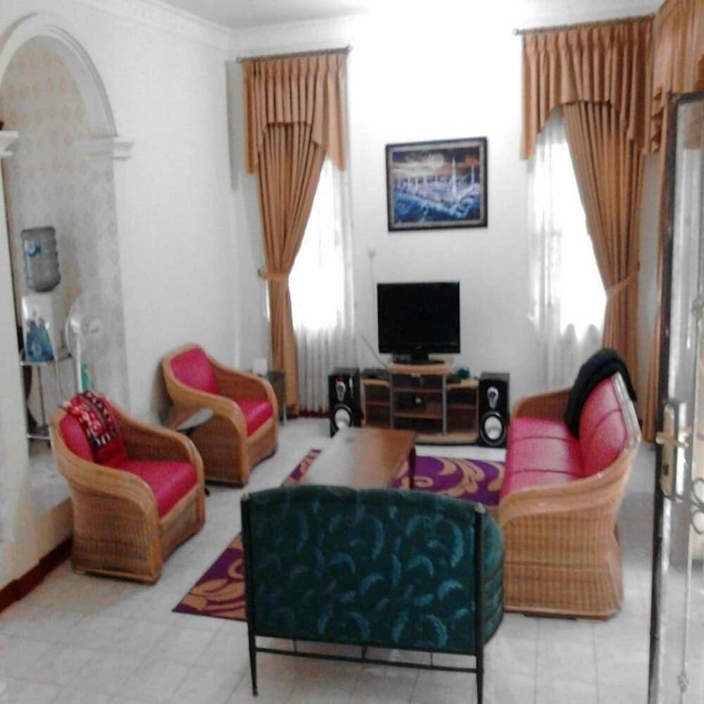 Фото Villa Kota Bunga Seruni