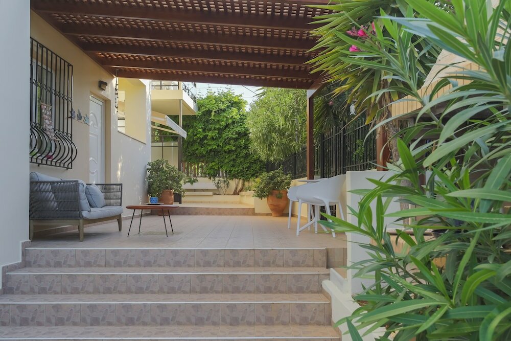 Фото Astir Studios