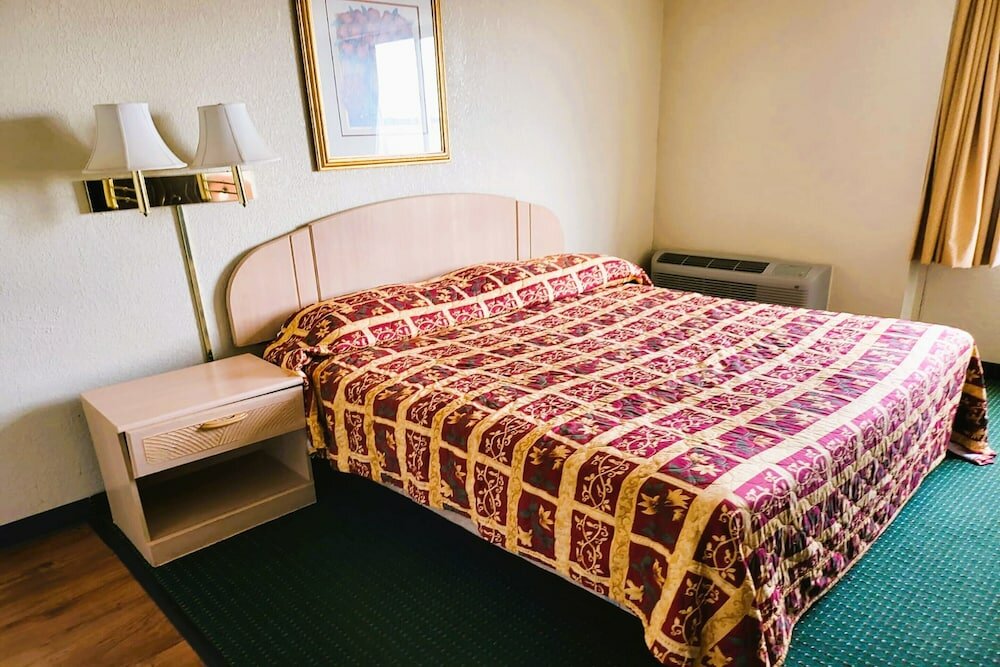 Фото USA Inn Junction City Near Fort Riley