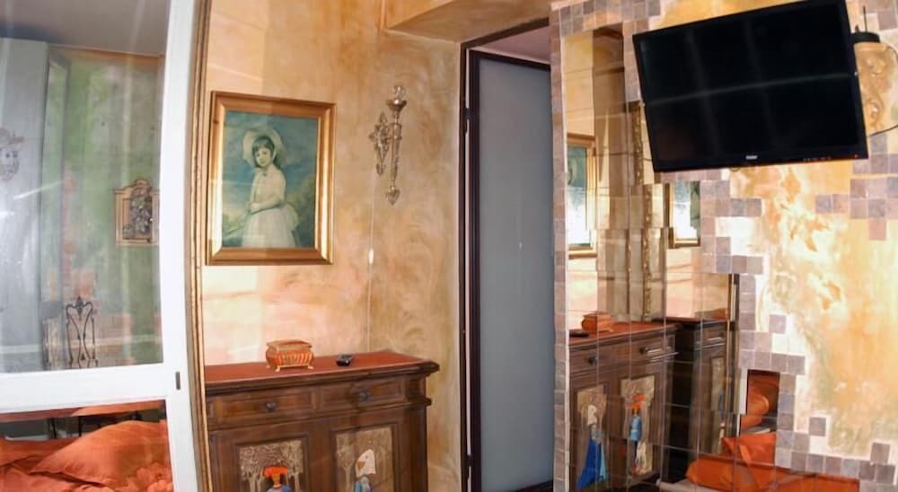 Фото Hospitales del Pellegrino Trastevere