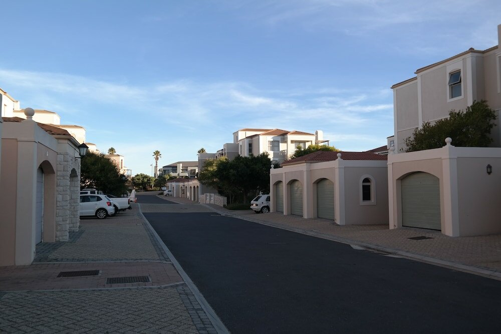 Фото Bougain Villas Apartments