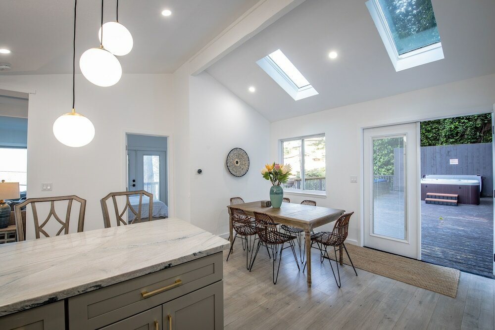 Фото Marbella Lane Pedro Point Beach House with Hot Tub