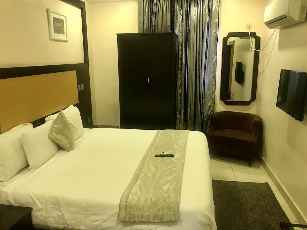 Фото Warri Wetland Hotel