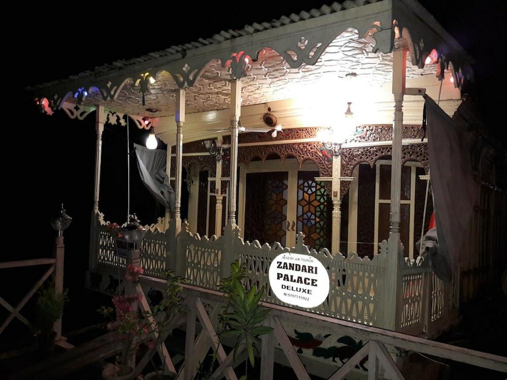 Фото Houseboat Zaindari Palace