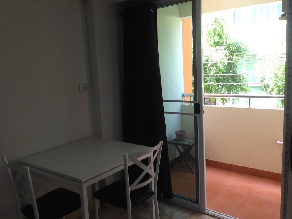 Фото Yaowamal Apartment