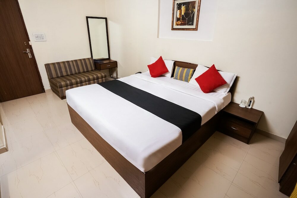 Фото Capital O 48482 Hotel Tribecca Inn