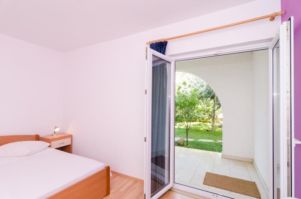 Фото Apartments Plavac Mali