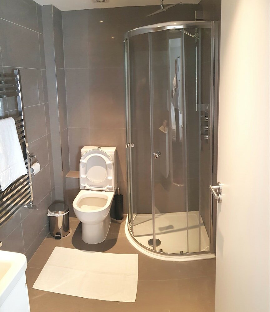 Фото The Glasshouse Apartments