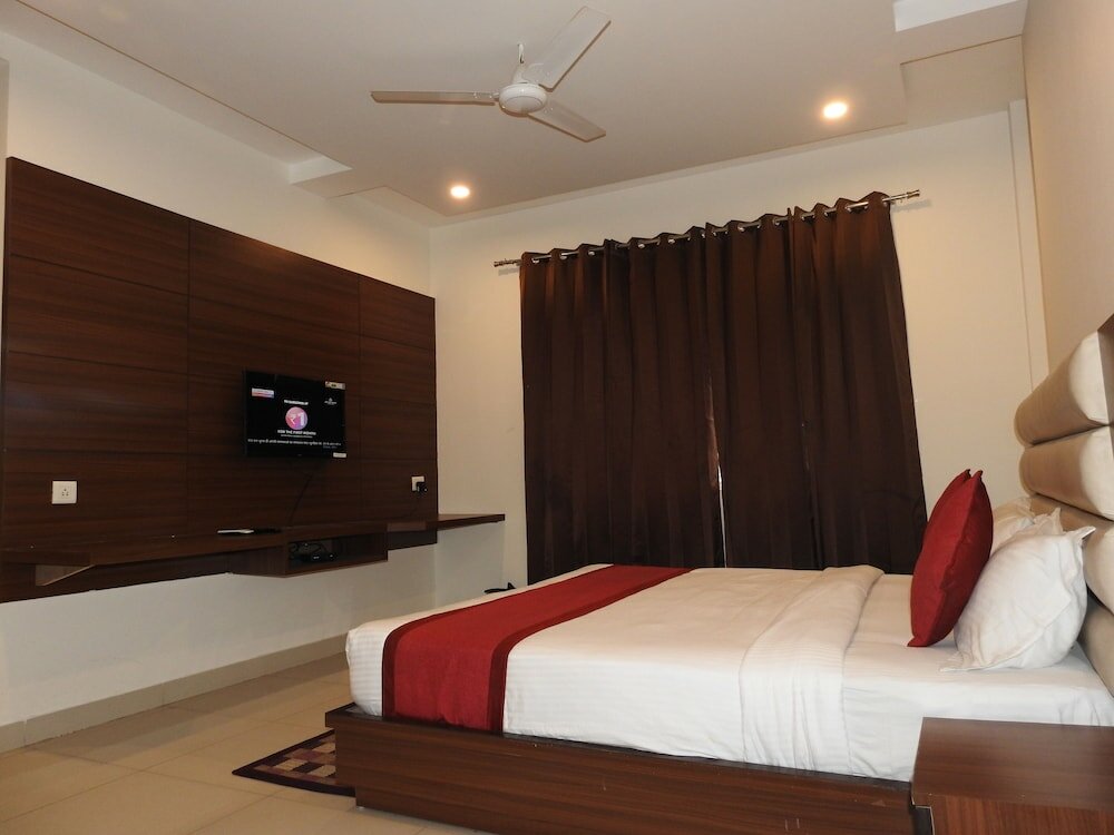 Фото Hotel Aakash Residency
