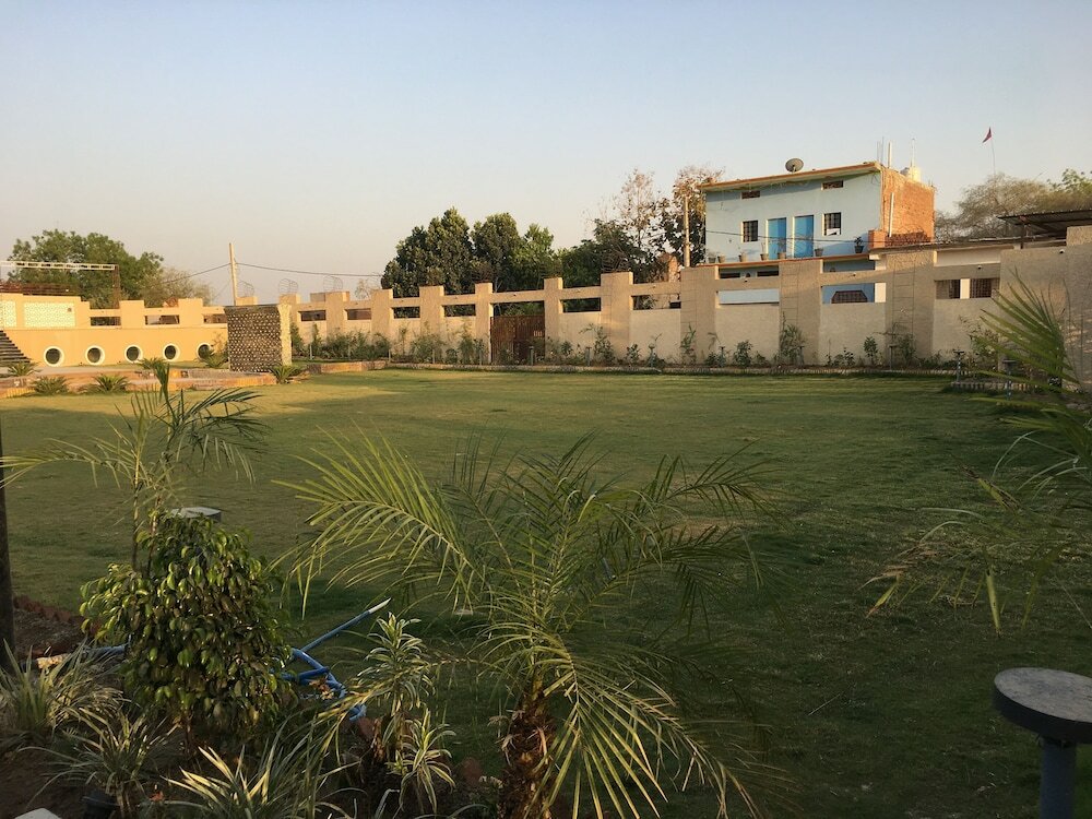 Фото Hotel Ratan Royal Inn