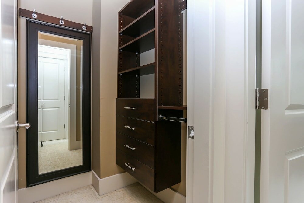 Фото Grand 4 Bedroom Vacation House near Vancouver Downtown