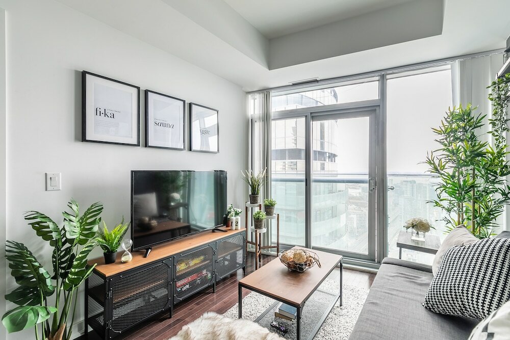 Фото Skytrees Condos at Union Station