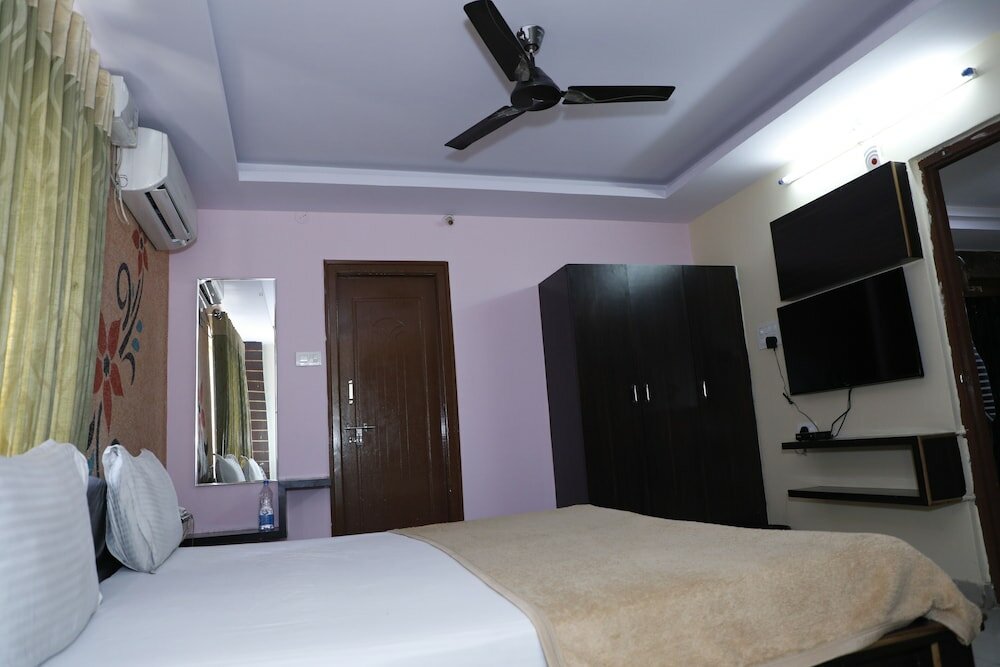 Фото Hotel Maruthi Residency Inn