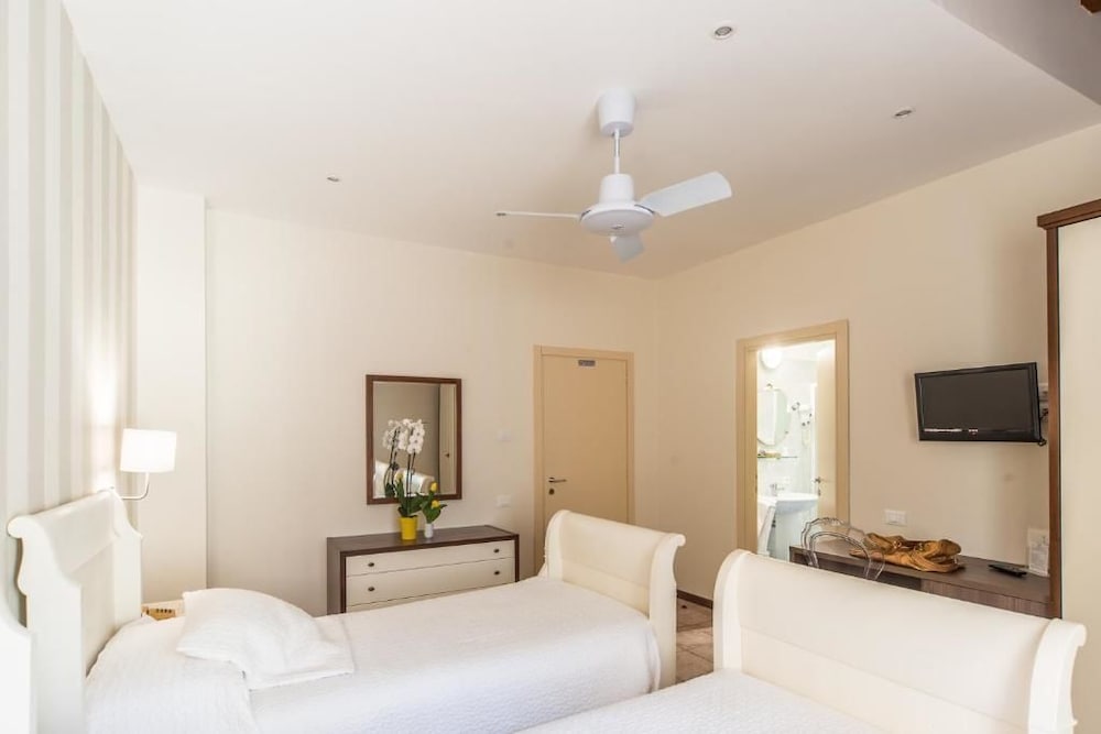 Фото La Sosta Hotel