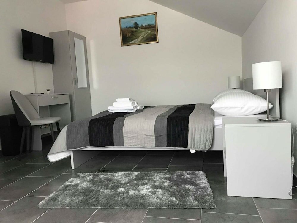 Фото Filipovic rent a car & apartments