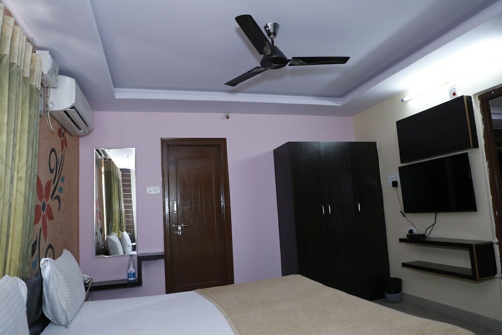 Фото Hotel Maruthi Residency Inn