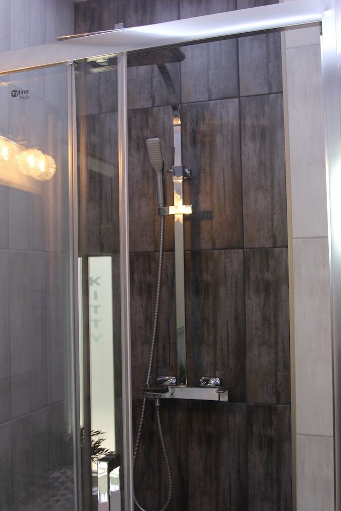 Фото Kitty Downtown Apartman