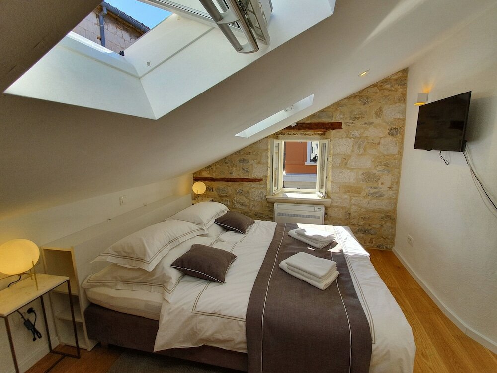 Фото The Suites at Central Split