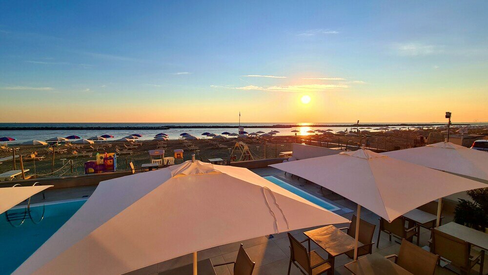 Фото You & Me Beach Hotel