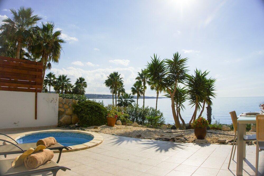 Фото Beachfront Azura Sunrise