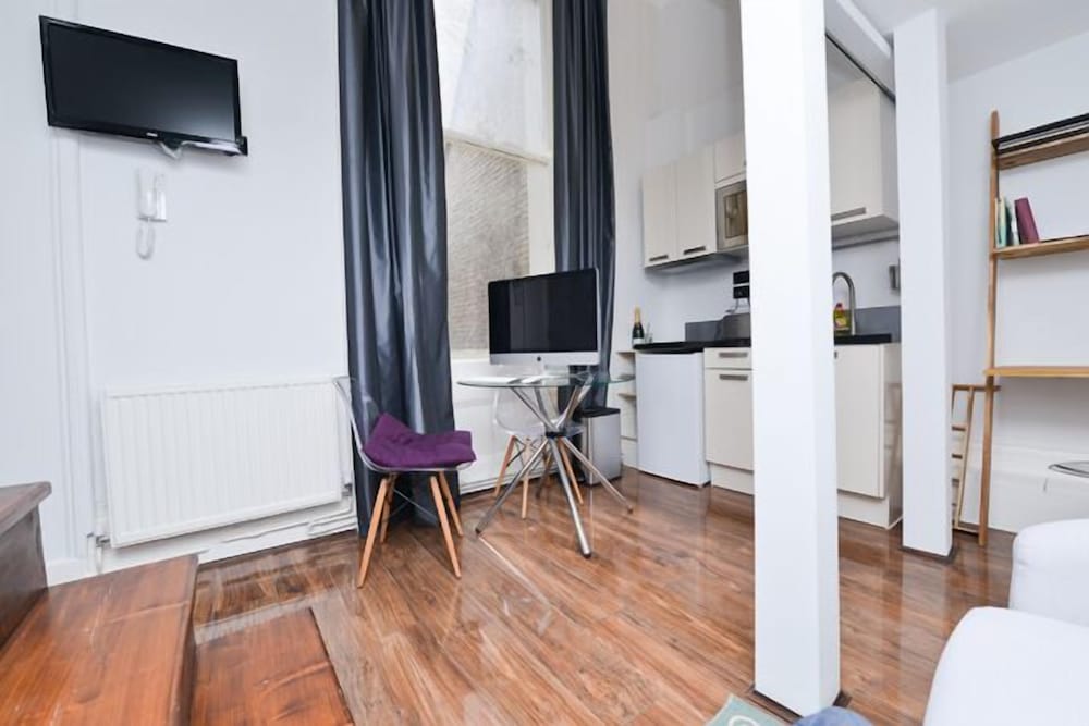 Фото The Dome Hyde Park