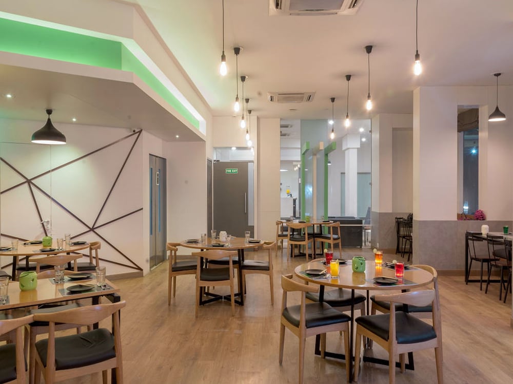 Фото Oyo Townhouse 022 Koregaon Park Pune