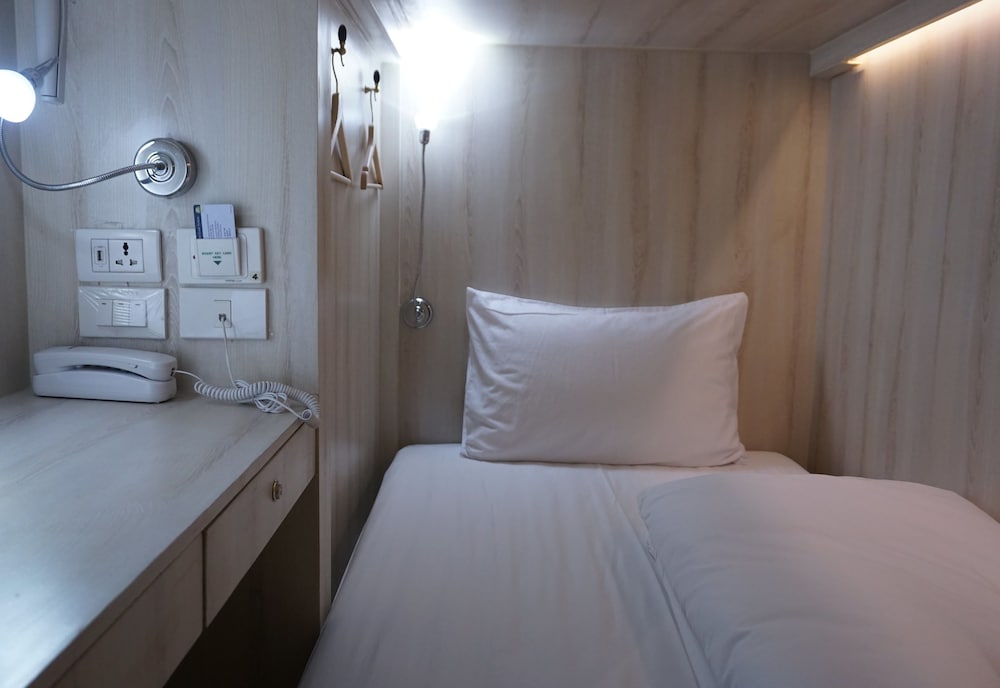 Фото Mariya Lady Hostel At Suvarnabhumi Airport - Female Only