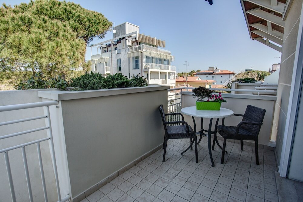 Фото Aparthotel England