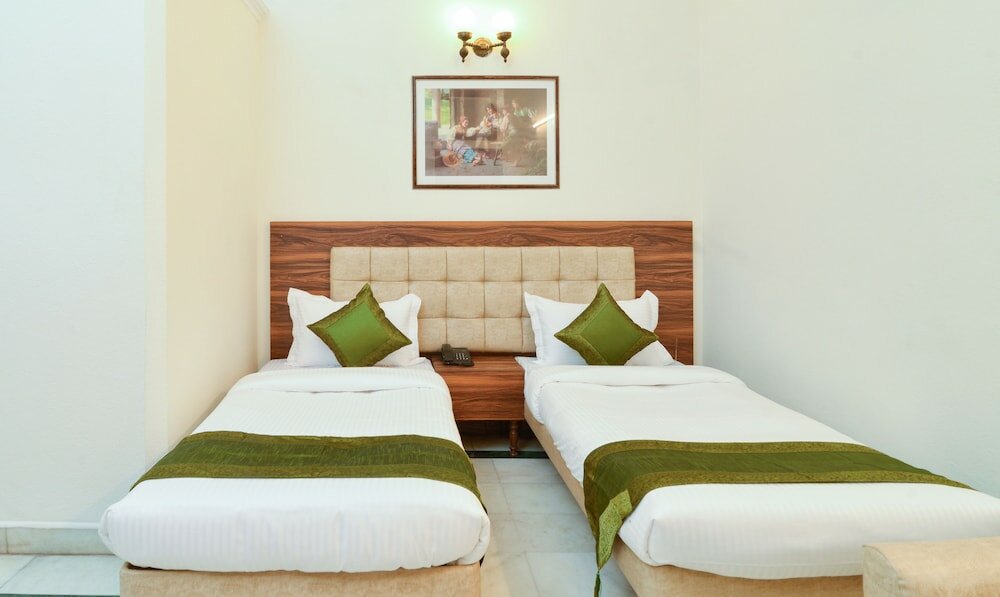 Фото Treebo The Daffodils