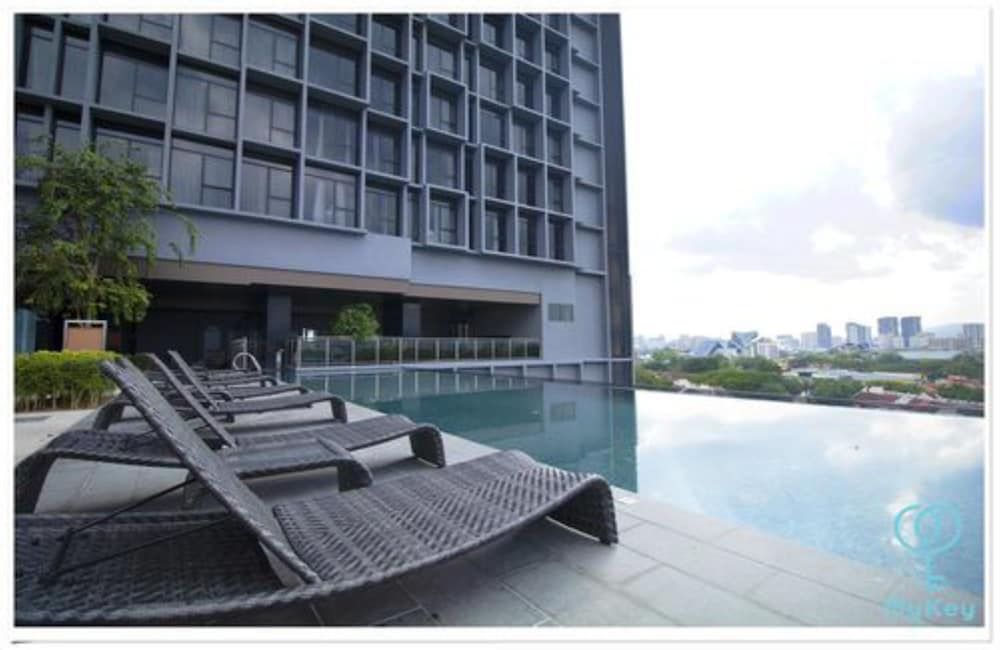 Фото Expressionz Professional Suites by MyKey Global