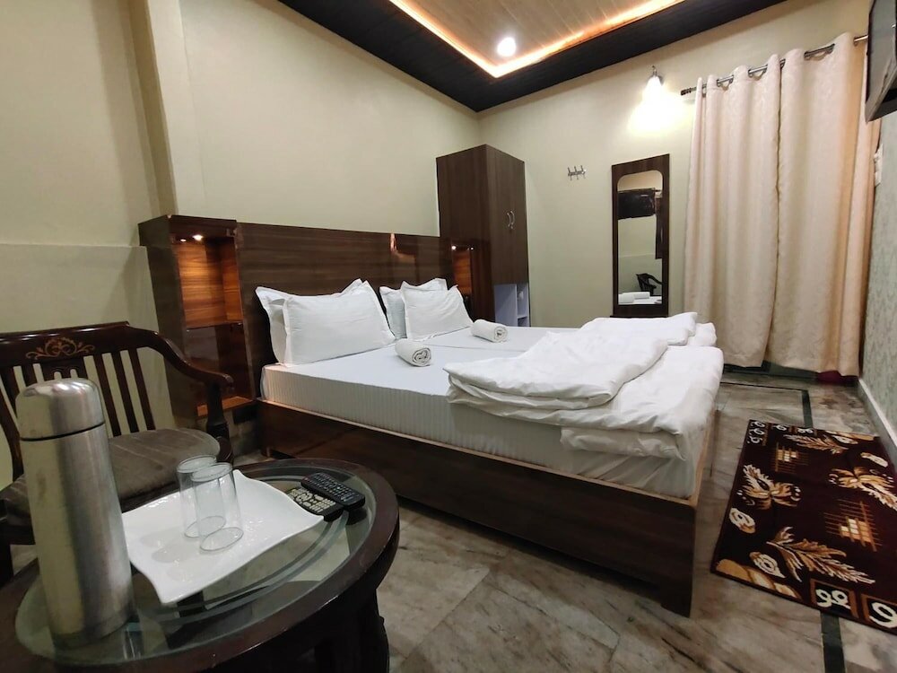 Фото Hotel Shivratri Guest House